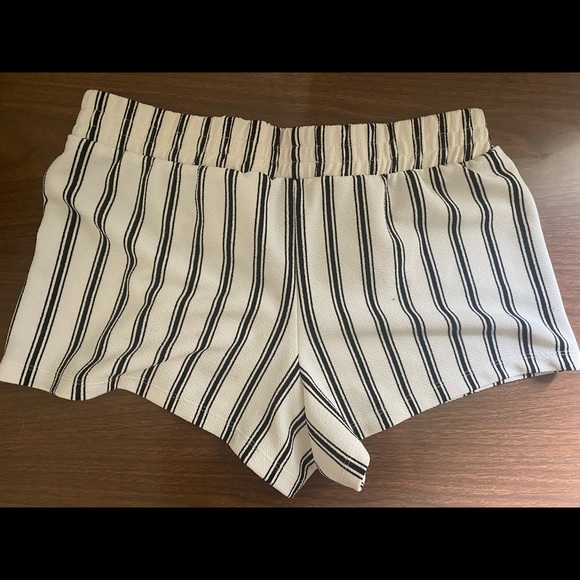 Shorts - Picture 2 of 4